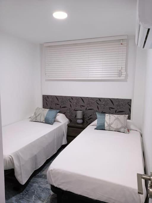 Modern Apartment Right In The Heart Of เบนิดอร์ม ภายนอก รูปภาพ