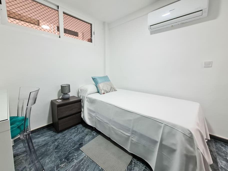 Modern Apartment Right In The Heart Of เบนิดอร์ม ภายนอก รูปภาพ