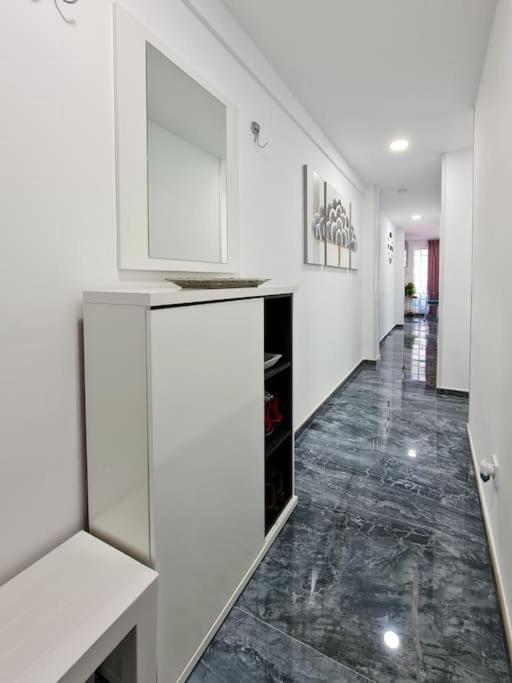 Modern Apartment Right In The Heart Of เบนิดอร์ม ภายนอก รูปภาพ