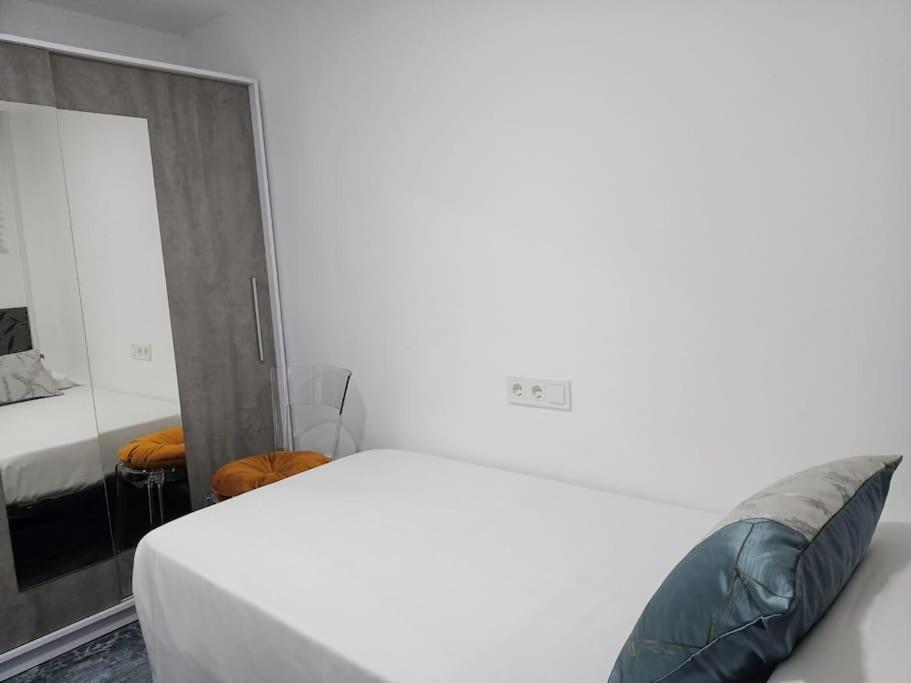 Modern Apartment Right In The Heart Of เบนิดอร์ม ภายนอก รูปภาพ