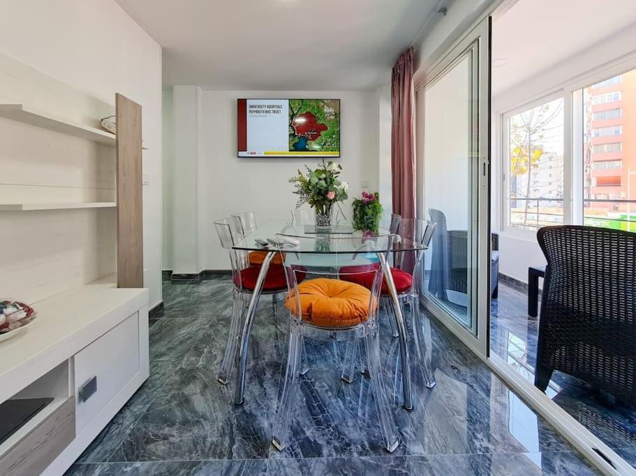 Modern Apartment Right In The Heart Of เบนิดอร์ม ภายนอก รูปภาพ