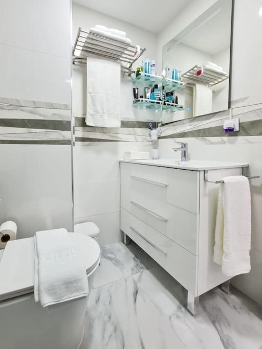 Modern Apartment Right In The Heart Of เบนิดอร์ม ภายนอก รูปภาพ