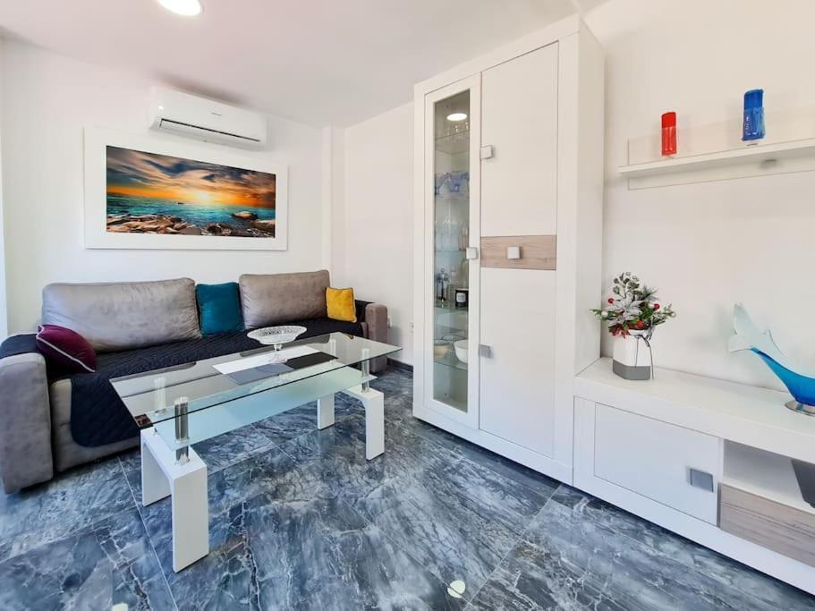 Modern Apartment Right In The Heart Of เบนิดอร์ม ภายนอก รูปภาพ