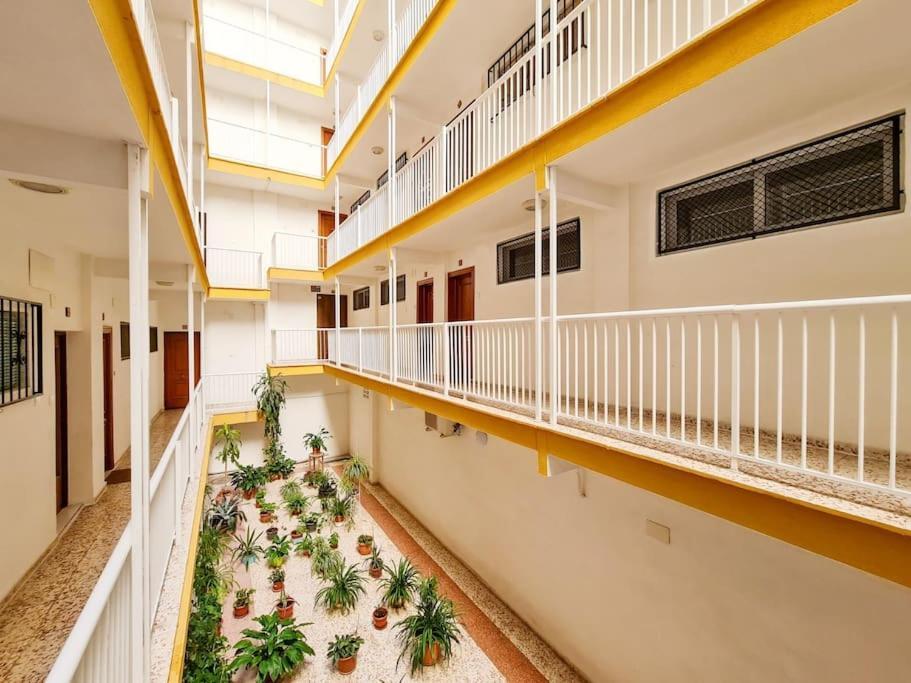 Modern Apartment Right In The Heart Of เบนิดอร์ม ภายนอก รูปภาพ